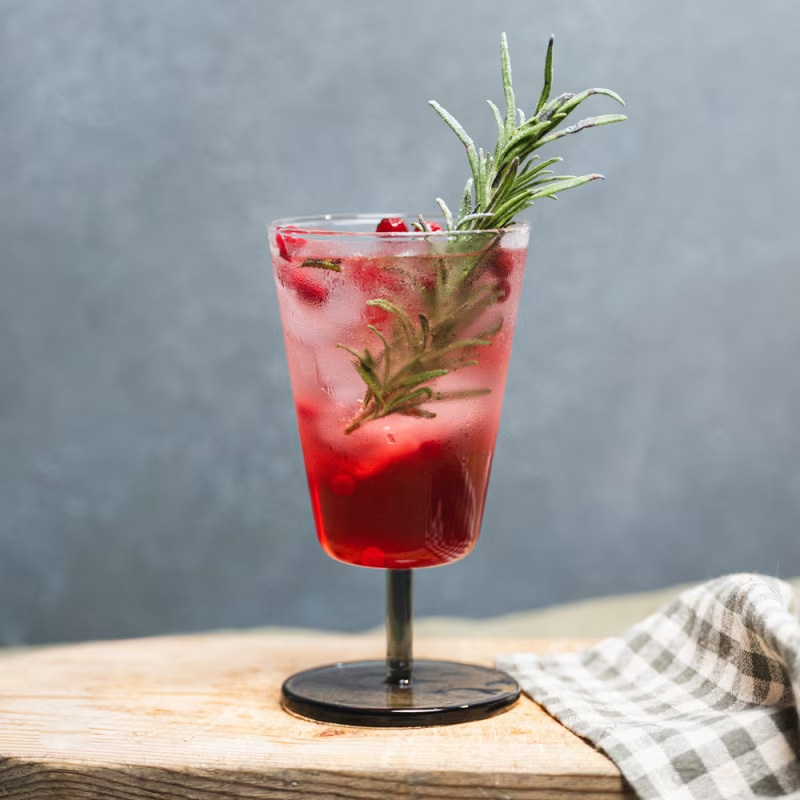 alkoholfri-lingon-och-rosmarin-tonic Ästad vingård och restaurangen Logen.